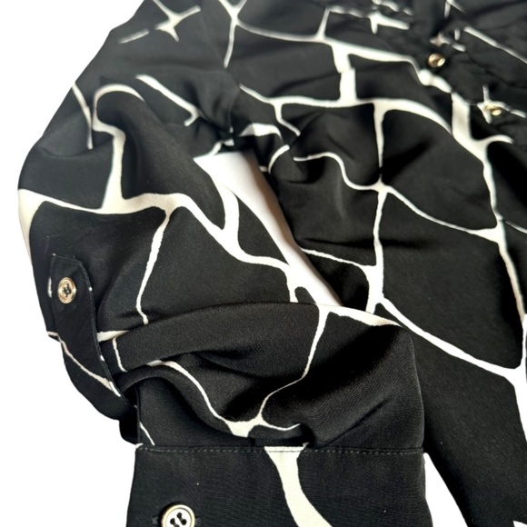 Black & White Modern Print Button Long Sleeve Dress - Picture 4 of 4